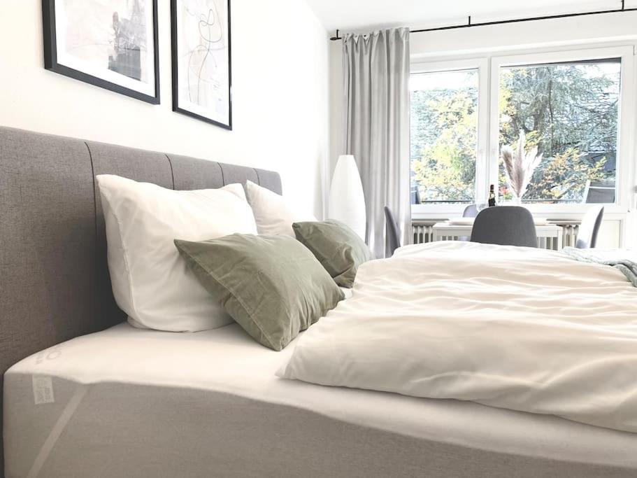 Top-Apartment Mit Parkplatz Und Balkon Reutlingen Esterno foto